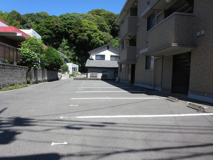 ヴァン・マーガレット 駐車場