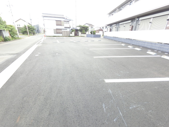 ラディアクレイドル 駐車場