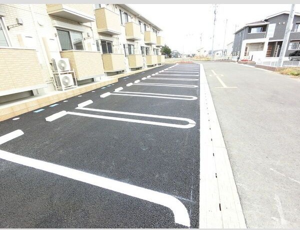 ルクセール 駐車場