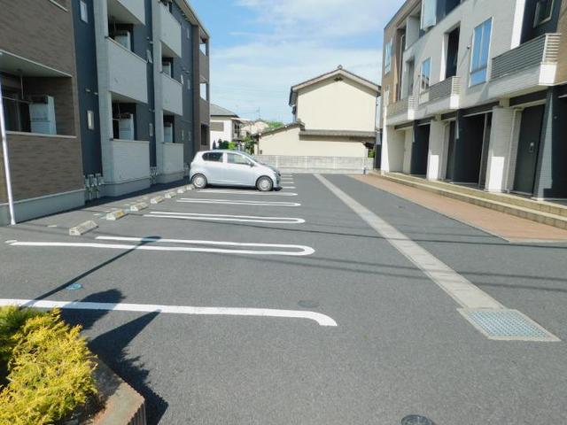 ヴィラ・ロイヤルⅠ 駐車場