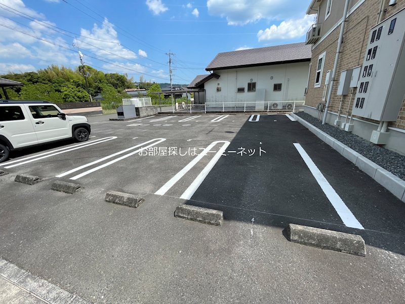 シェ・リュイ 駐車場