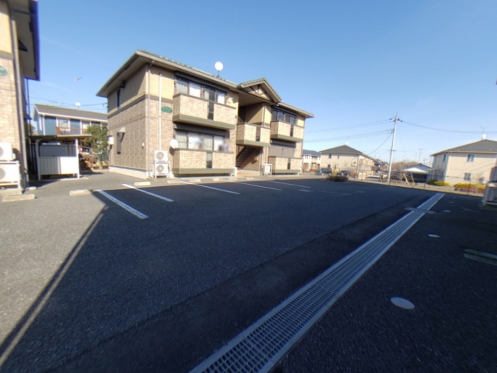 フラワーレジデンス鈴木　(08)八番館 駐車場