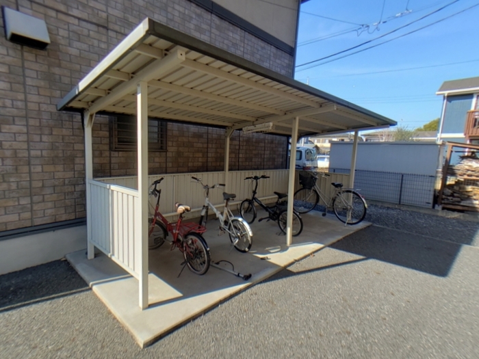 フラワーレジデンス鈴木　(08)八番館 駐車場
