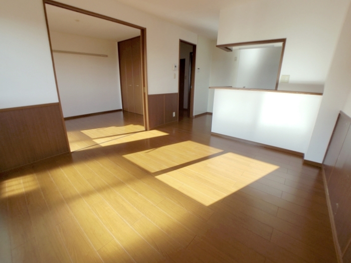 フラワーレジデンス鈴木　(08)八番館 リビング