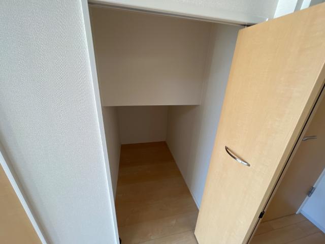 シャトー　ウエスト 収納