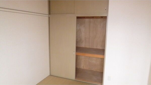 ゴールドハイツC 収納