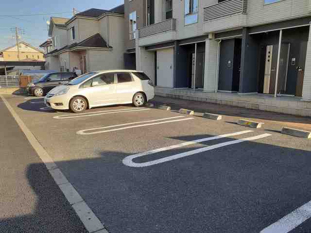 ヴィラ・ロイヤルⅠ 駐車場