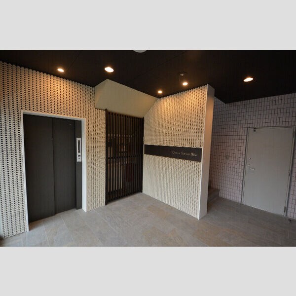 小山ステーションヒルズ 玄関