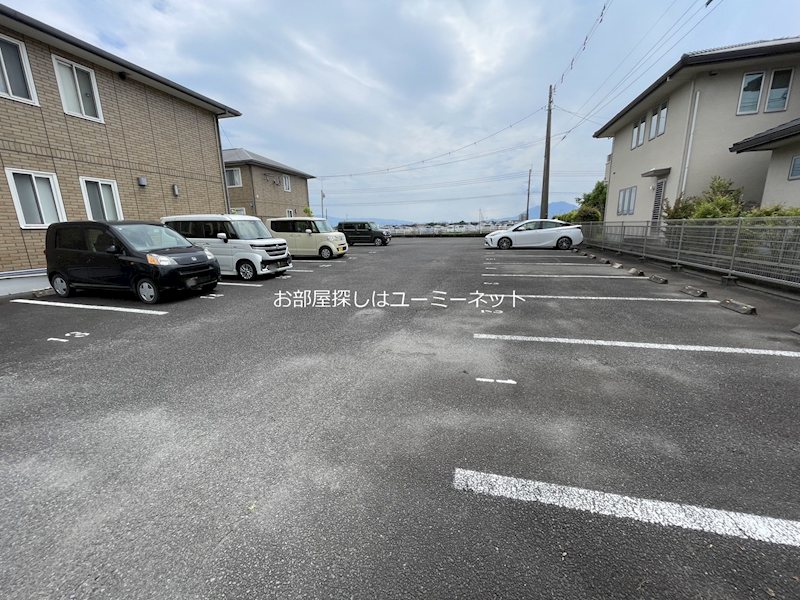 グランドゥールＺ　B棟 駐車場