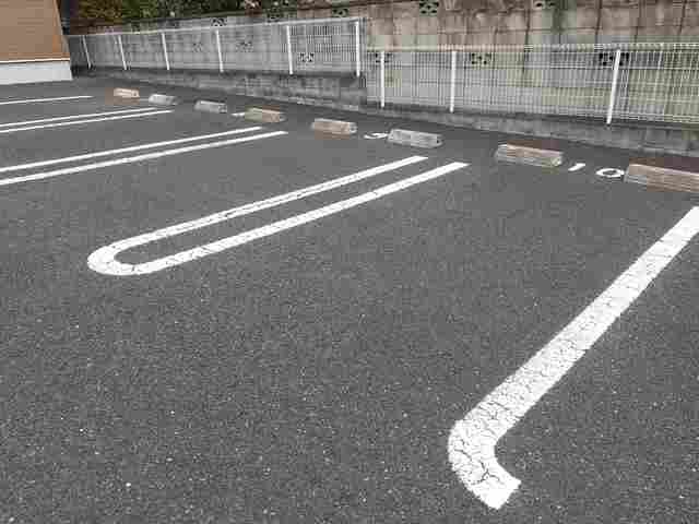 イースト・ハウス 駐車場