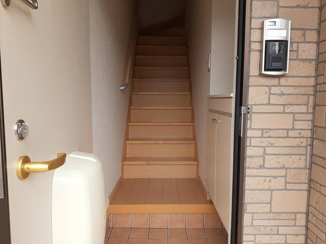 イースト・ハウス 玄関