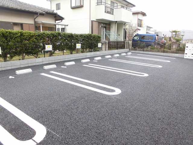 エステラ 駐車場
