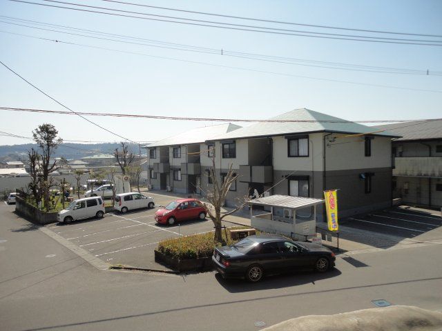 セジュール友A棟  駐車場
