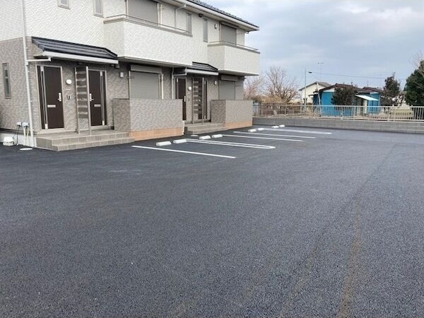 ヴァンベール　B棟 駐車場