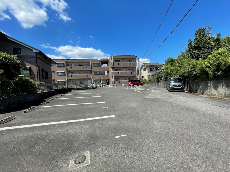 アーネスト姶良 駐車場