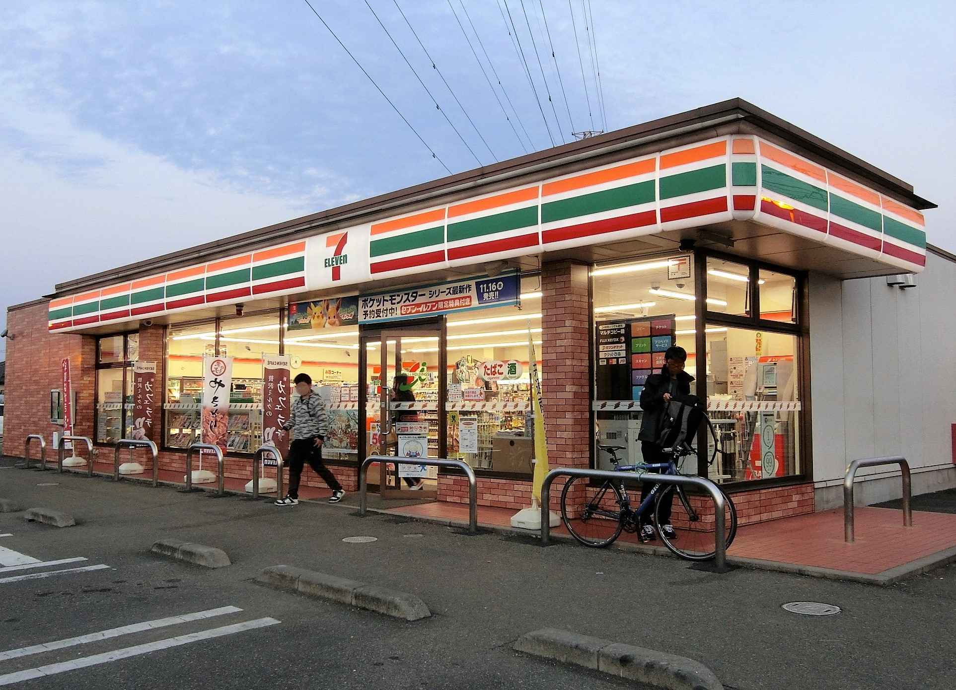 K・Village　M棟 コンビニ