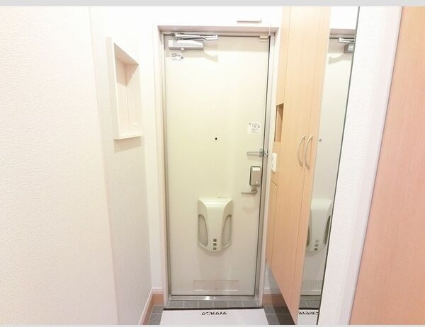 グランプレジール　B 玄関