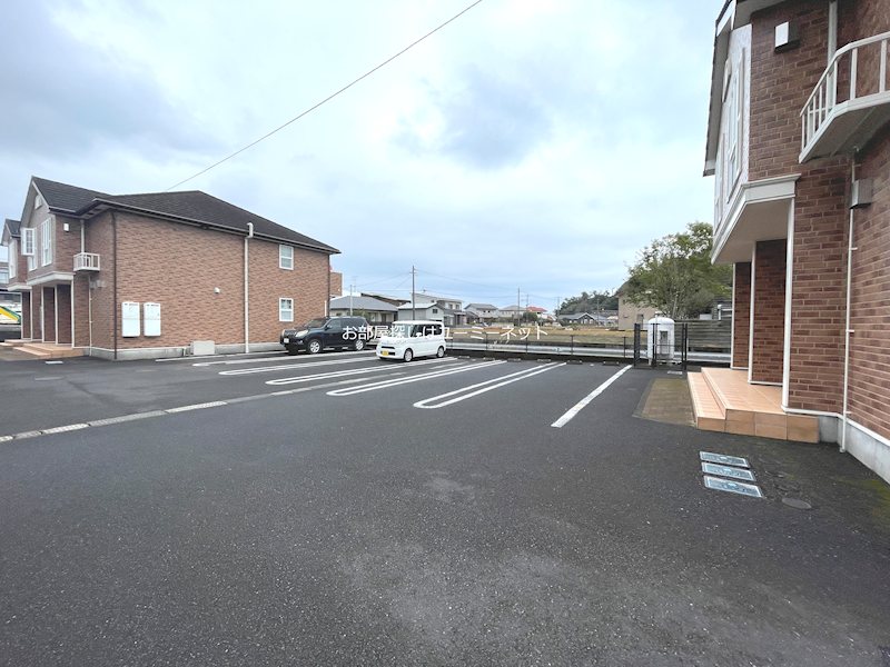 エレガンス喜入Ａ 駐車場