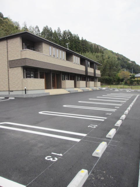 ヴィヴァレス 駐車場