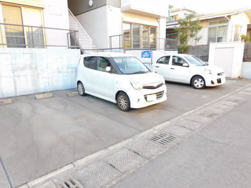 グランブルー 駐車場