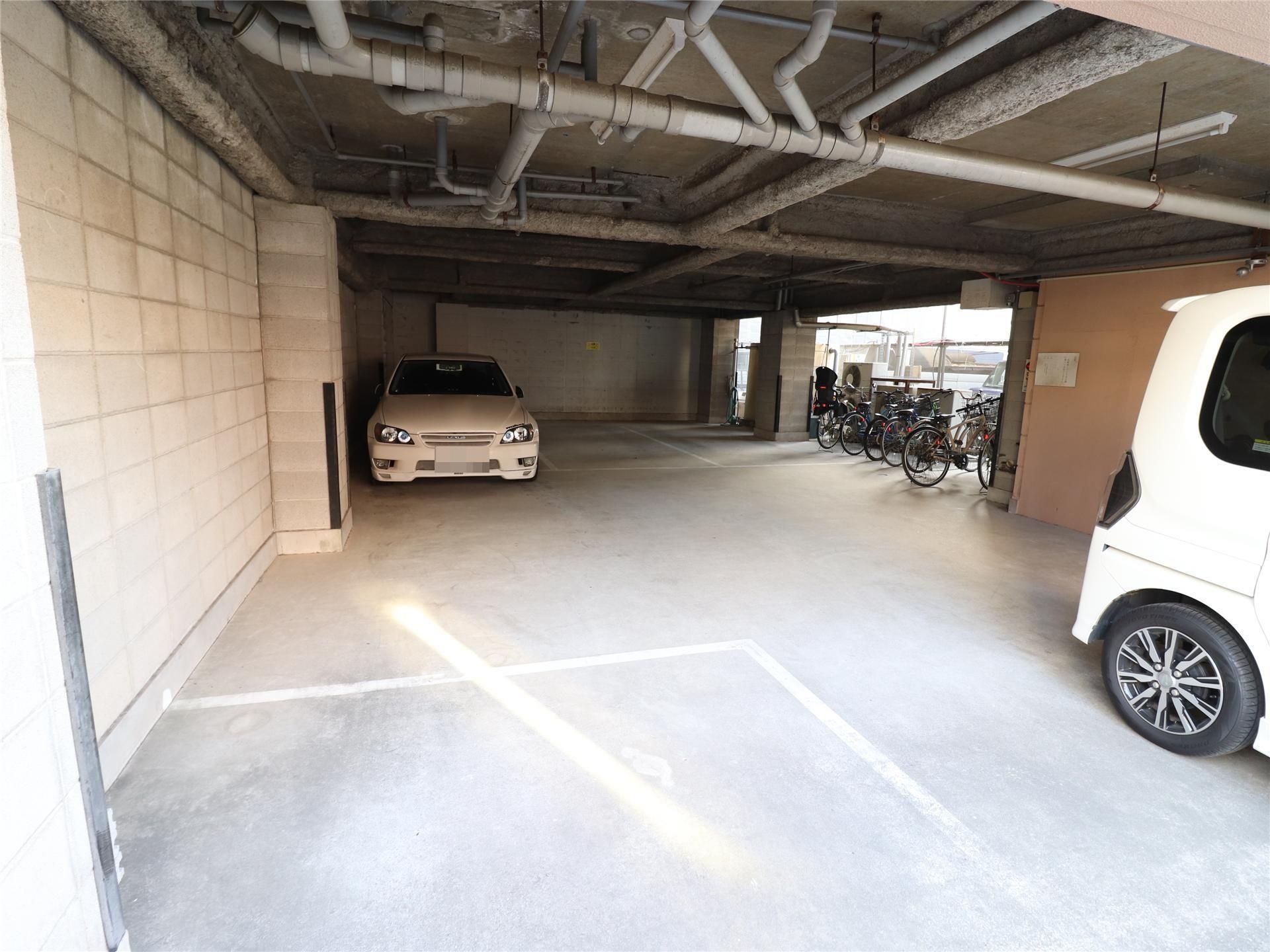 エステート甲南 駐車場