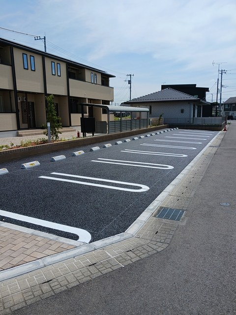 アヴニール 駐車場
