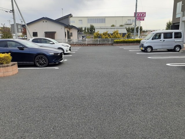 サンリット１５ 駐車場