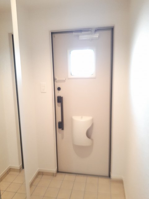 千葉県市川市湊新田２丁目 玄関