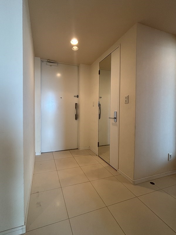 アイランドタワー　スカイクラブ　Ｃ棟 玄関