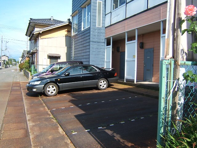 ﾊｲﾈｽｲﾇｲⅢ 駐車場