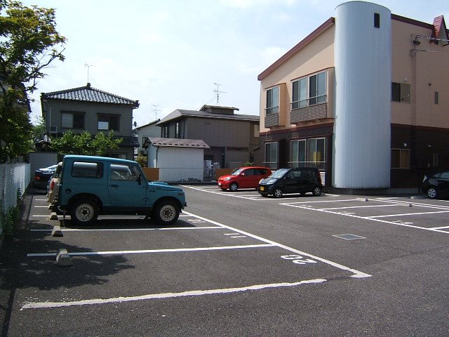 ｸｴｽﾄS 駐車場