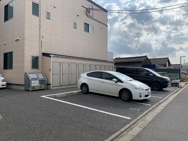 ｸｴｽﾄY 駐車場