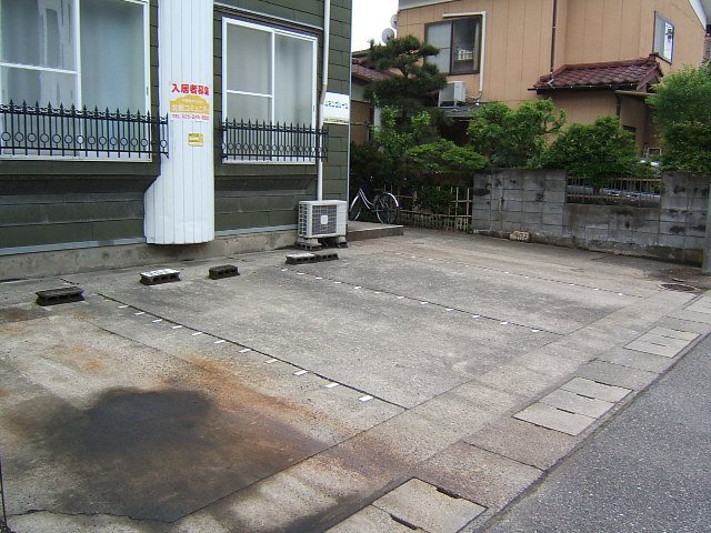 ﾊﾐﾝｸﾞﾊｲﾂ 駐車場