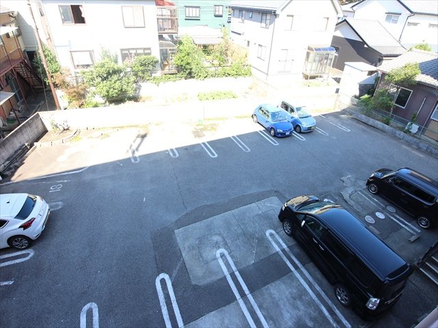 ALF-E 駐車場