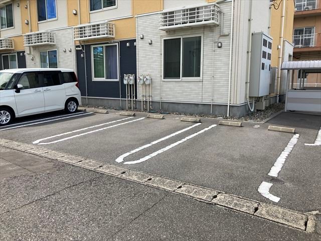 ﾗ･ﾙｰﾁｪﾋﾞｰﾀ 駐車場