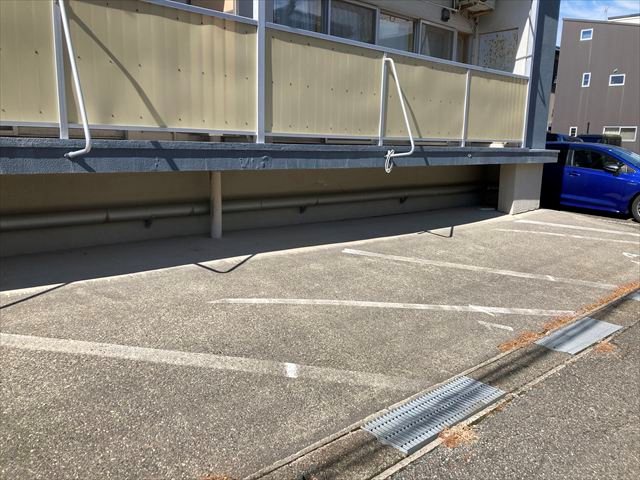 網川原県庁前マンション 駐車場