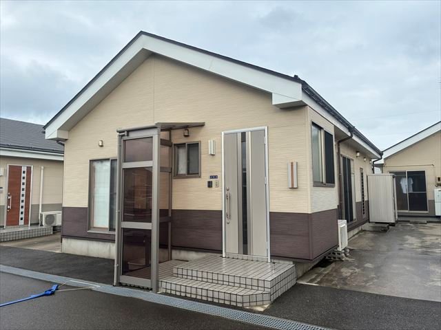 石山6丁目貸家 外観