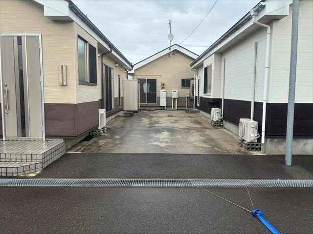 石山6丁目貸家 駐車場