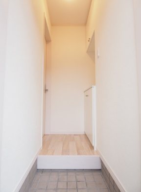 ｸﾚｽﾄｺｰﾄ公園前B 玄関