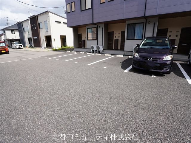 ｺｵﾘﾅﾀｳﾝA 駐車場
