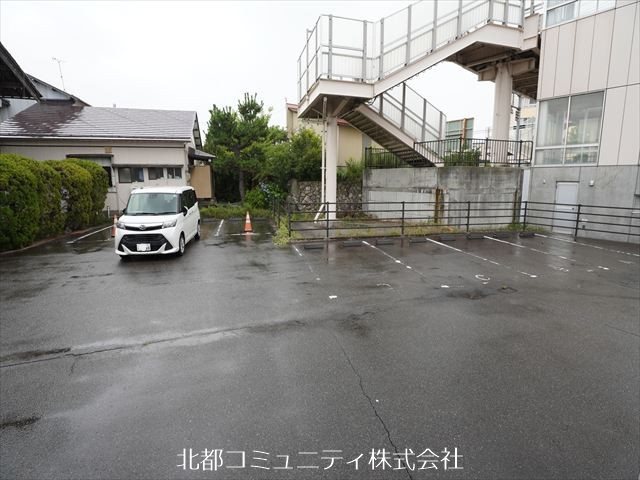 ｸﾞﾘｰﾝｱﾍﾞﾆｭｰとやのB 駐車場