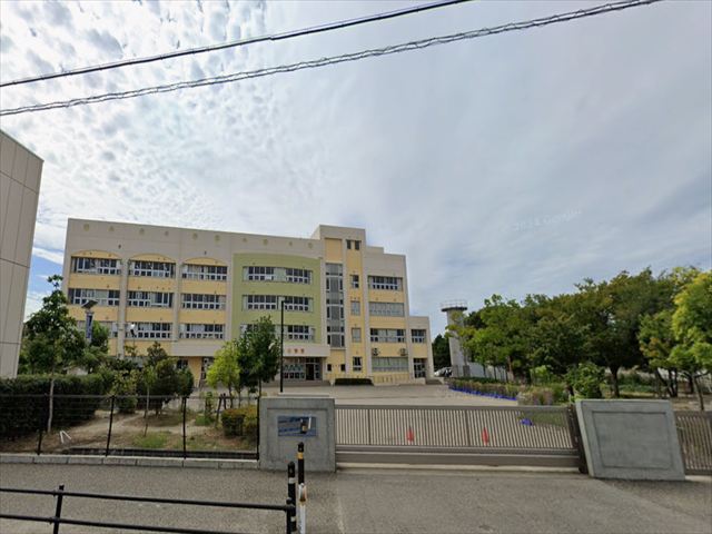 ｸﾞﾘｰﾝｱﾍﾞﾆｭｰとやのB 小学校