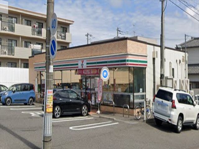 ｸﾞﾘｰﾝｱﾍﾞﾆｭｰとやのB コンビニ