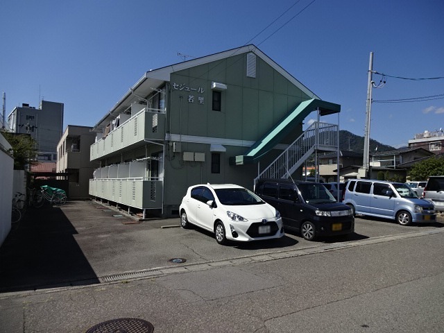 セジュール若里 駐車場