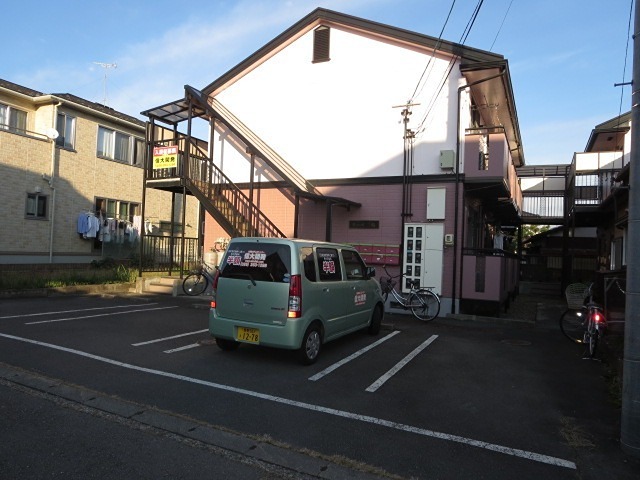 リーベ三輪 駐車場