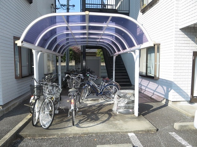 メゾンサンライトイースト 駐車場