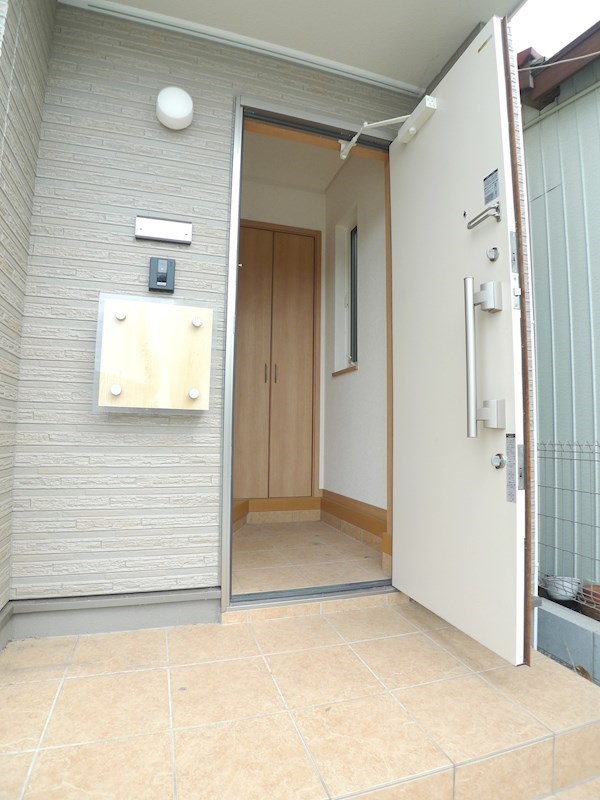 本町戸建 玄関