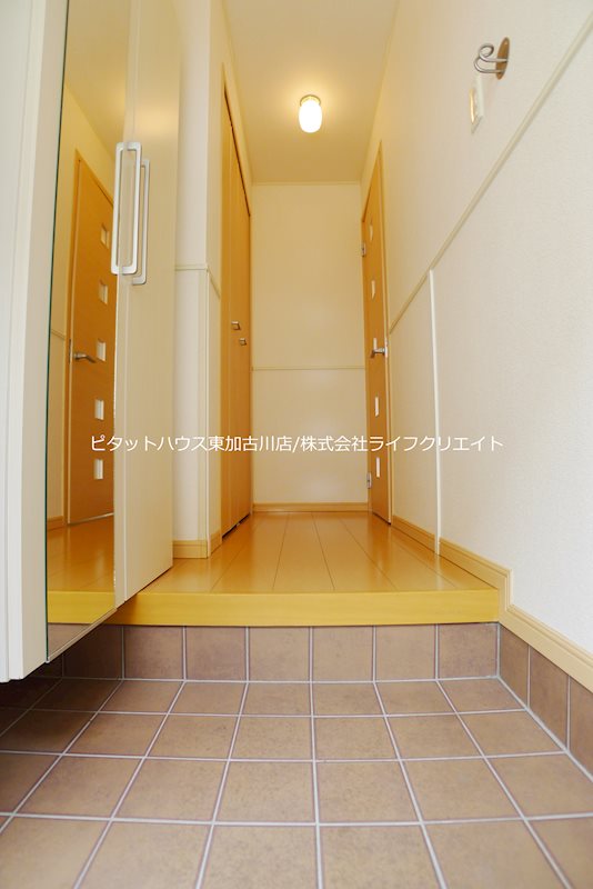 フィオリーレＢ 玄関