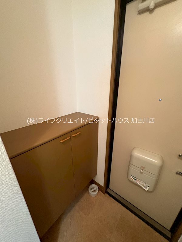 ウィスタリアK 玄関