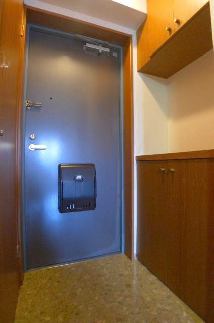 プレシャス新在家 玄関